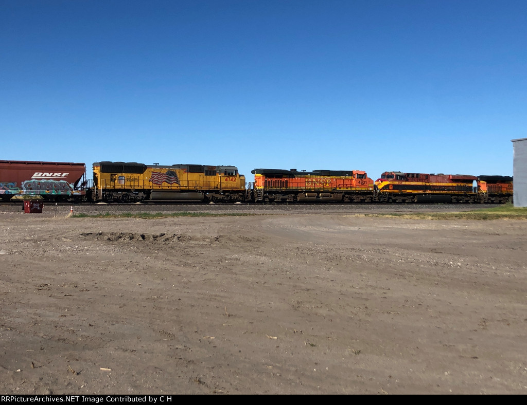 UP 4742/GECX 4931/KCSM 4729/BNSF 7604